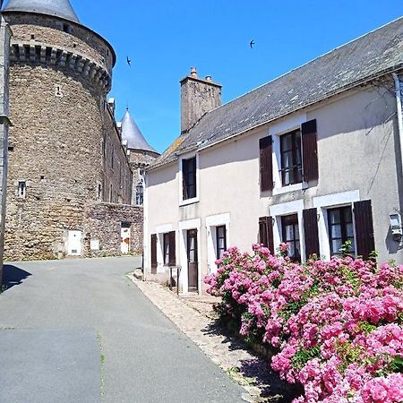Charming Detached 2 Bedroom Ancient House In Medieval Quarter Of A Small Town In The Pays De La Loire, France Sille-le-Guillaume Luaran gambar