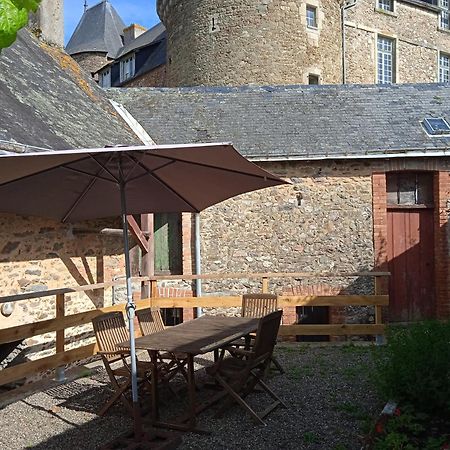 Charming Detached 2 Bedroom Ancient House In Medieval Quarter Of A Small Town In The Pays De La Loire, France Sille-le-Guillaume Luaran gambar