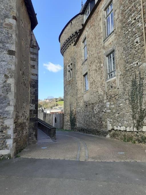 Charming Detached 2 Bedroom Ancient House In Medieval Quarter Of A Small Town In The Pays De La Loire, France Sille-le-Guillaume Luaran gambar