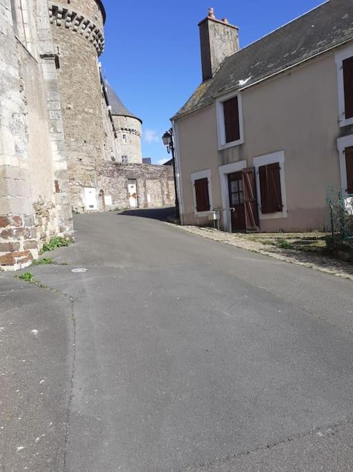 Charming Detached 2 Bedroom Ancient House In Medieval Quarter Of A Small Town In The Pays De La Loire, France Sille-le-Guillaume Luaran gambar