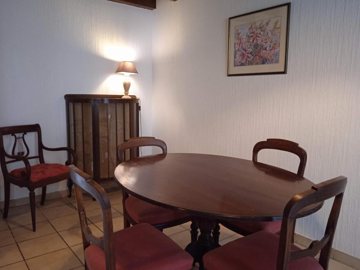 Charming Detached 2 Bedroom Ancient House In Medieval Quarter Of A Small Town In The Pays De La Loire, France Sille-le-Guillaume Luaran gambar