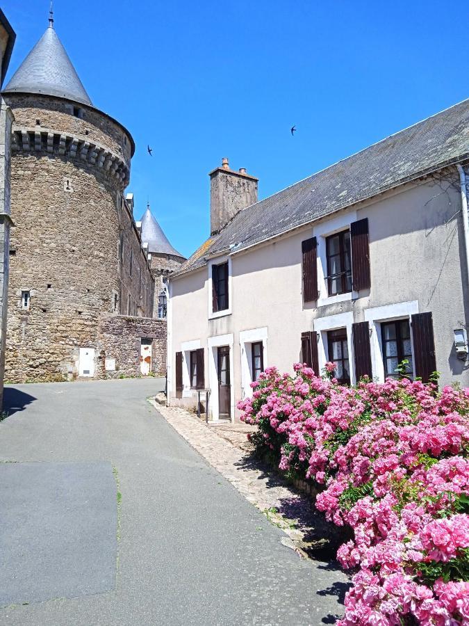 Charming Detached 2 Bedroom Ancient House In Medieval Quarter Of A Small Town In The Pays De La Loire, France Sille-le-Guillaume Luaran gambar