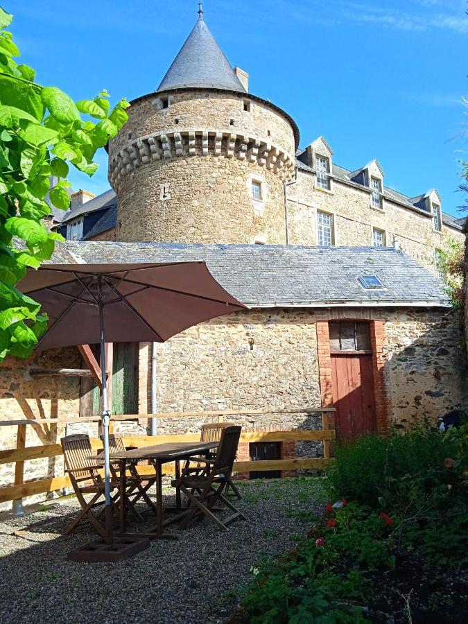 Charming Detached 2 Bedroom Ancient House In Medieval Quarter Of A Small Town In The Pays De La Loire, France Sille-le-Guillaume Luaran gambar